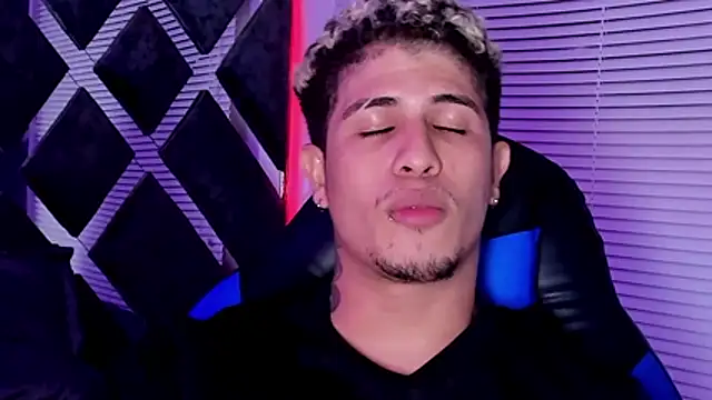 XXX chat uživo modela dominic_connor