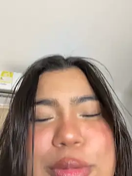 emily_morgam Adlı Modelin Canlı XXX Sohbeti
