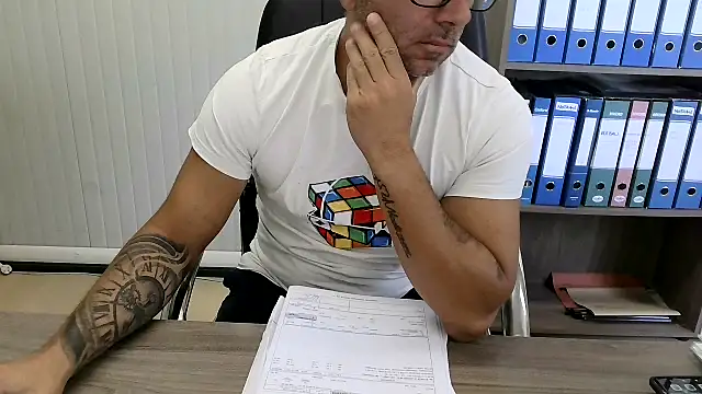 Evasionee Chat XXX in diretta