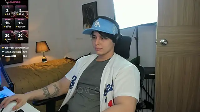 Thom_Ohtani's Live XXX Chat