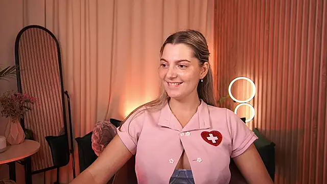 LucreciaStorm élő XXX-chatje