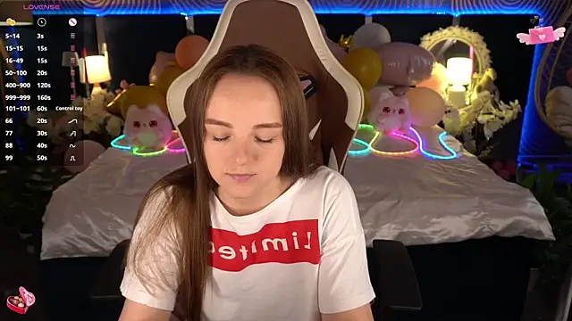 FoxyShy's Live XXX Chat