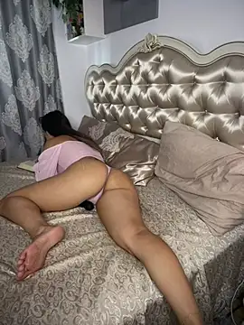 XXX chat uživo modela HotXMom_