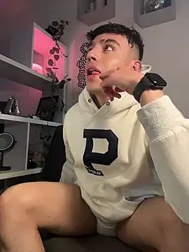 Chat +18 de aronnhidden ao vivo