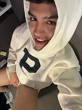 aronnhidden's Live XXX Chat