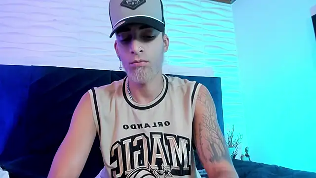 DrakeNeumann élő XXX-chatje