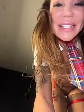 Golden__PollyX élő XXX-chatje