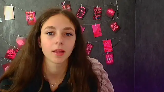 KissMeJulia élő XXX-chatje