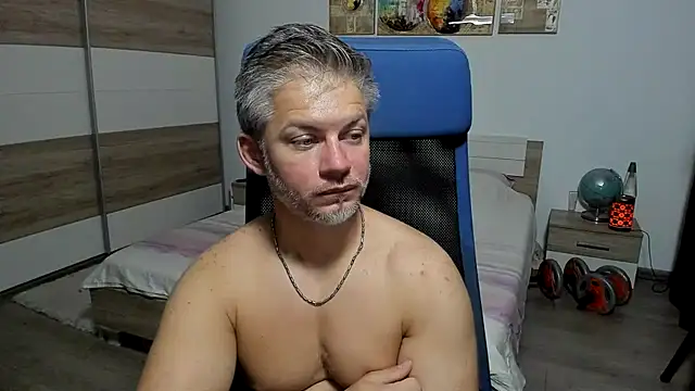 XXX chat uživo modela RobbyShawz