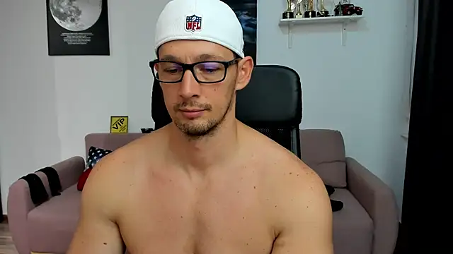 BrutusK08 Adlı Modelin Canlı XXX Sohbeti