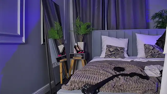 KittyNuarr – Naživo XXX chat