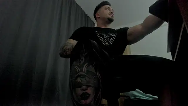 XXX chat uživo modela TonyWinston