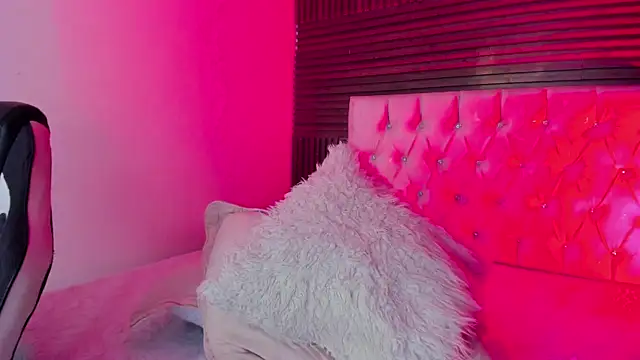 EmilyMora1_'s Live XXX Chat