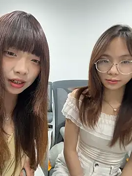 YY-1-1-1's Live XXX Chat