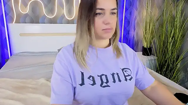 JuicyMillena's Live XXX Chat