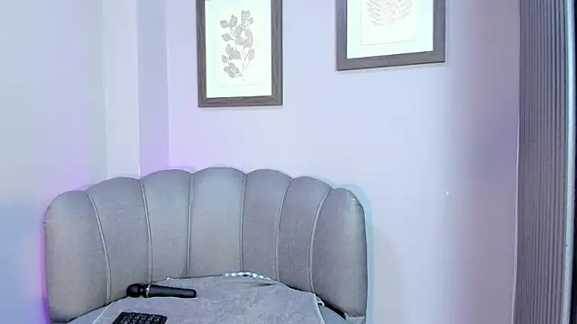 Chatroom XXX en direct de Roxanna_moore