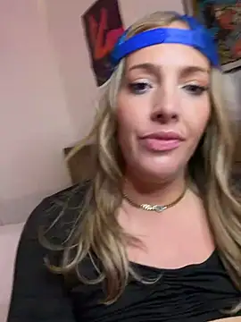 hollyharmd's Live Chat Room