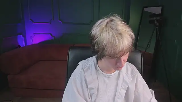 Senpai_Sins Chat XXX live