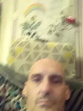 ClydeCan409 Show in webcam