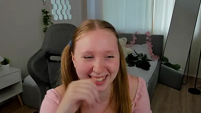 LiliTiny Chat XXX in diretta