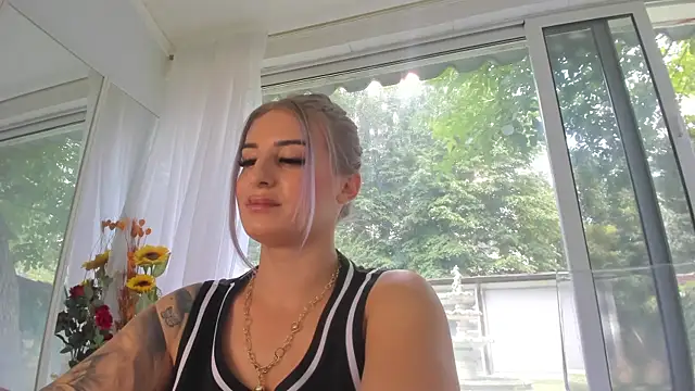 Ella_Vee 现场XXX聊天