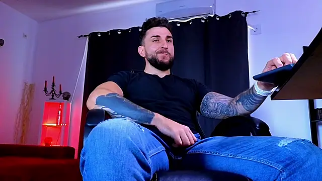 Онлайн чат XXX MightyAaron66
