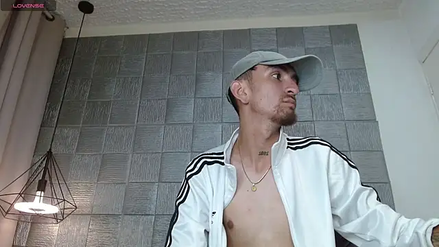 Онлайн чат XXX MykeCastle