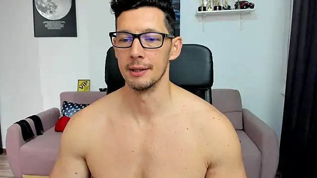 BrutusK08 Adlı Modelin Canlı XXX Sohbeti