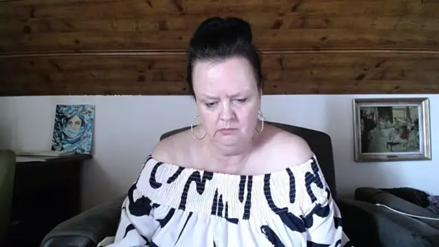 Chat +18 de TiffanyMature ao vivo