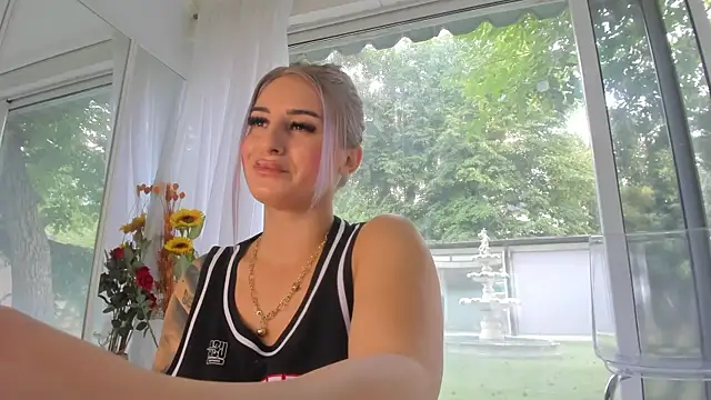 Ella_VeeのライブXXXチャット