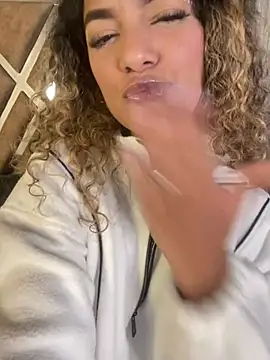 AngelPinkk_ XXX чат на живо