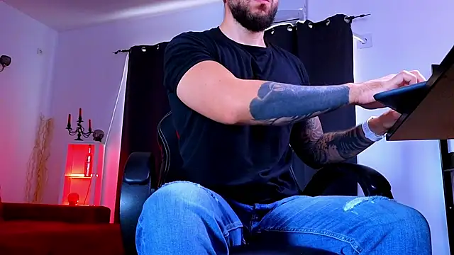 Chatroom XXX en direct de MightyAaron66