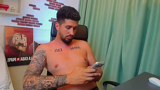 XXX chat uživo modela LoganStroud