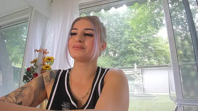 Ella_Vee Adlı Modelin Canlı XXX Sohbeti