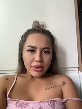 BarbieDoll13's Live XXX Chat