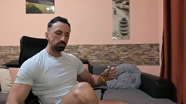 HotHunkTrainer élő XXX-chatje