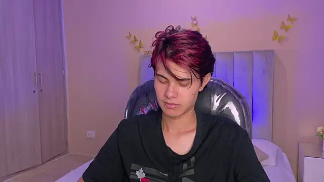 Chat +18 de Derek_Sinn ao vivo