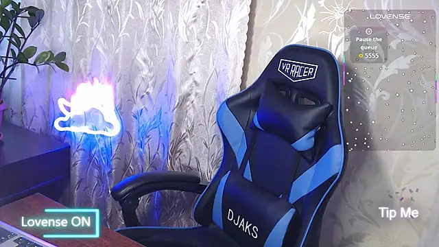 Shiny_Victoria élő XXX-chatje