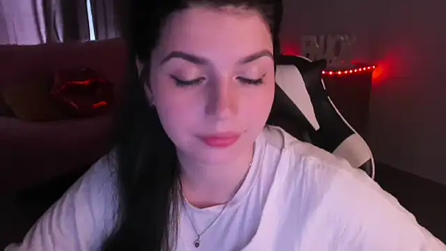 צ'אט XXX בשידור חי של KisaModel