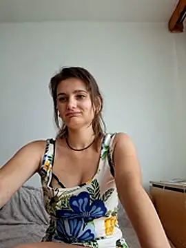 Chatroom XXX en direct de Nika_aa