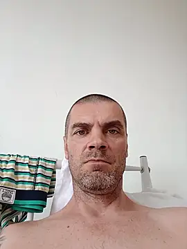 SIRMASTERDOMINATORXXL Adlı Modelin Canlı XXX Sohbeti
