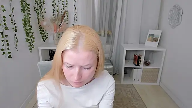 Laly_Peach Adlı Modelin Canlı XXX Sohbeti
