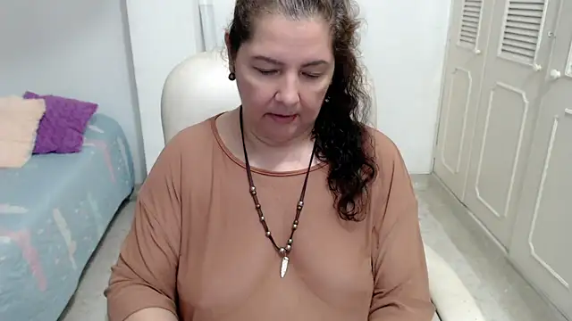 leonela_69のライブXXXチャット