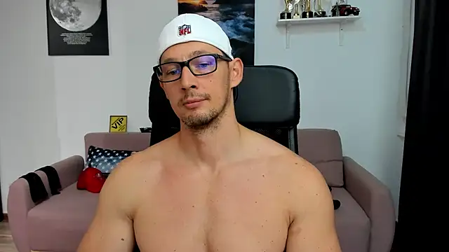 BrutusK08 live XXX chat