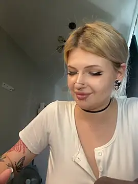 DriveThruCiri Chat XXX live