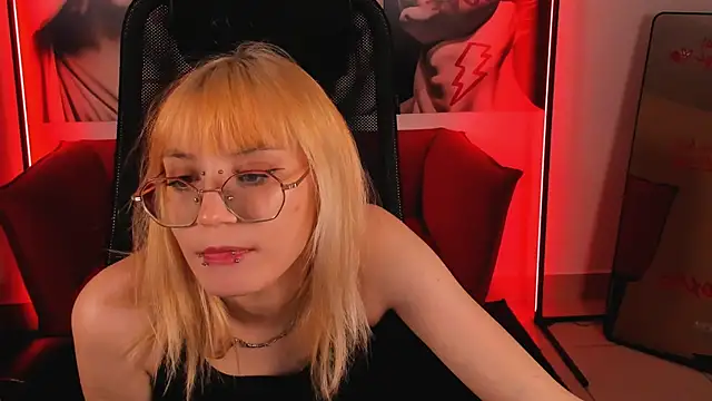 Chat +18 de ReminaMeow ao vivo