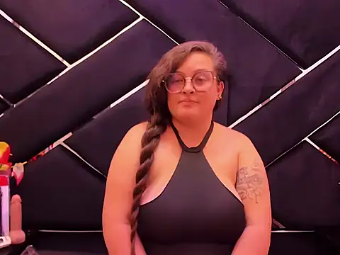 SaraThonson_'s Live XXX Chat