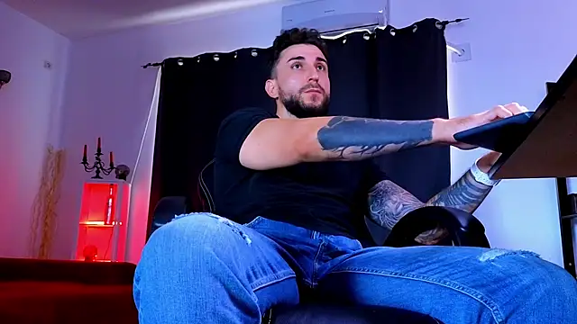 MightyAaron66 Live XXX-chat