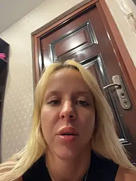 XXX chat uživo modela LikaCat