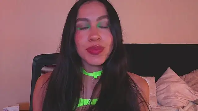 EmiGomez_ লাইভ XXX চ্যাট